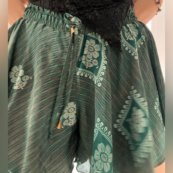 Green, hippie pattern, silky, loose shorts that looks like a skirt! - Picture 2 of 5